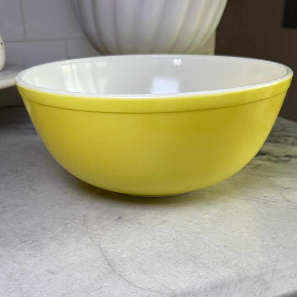 PYREX Primary Yellow Mixing Bowl #404 Large